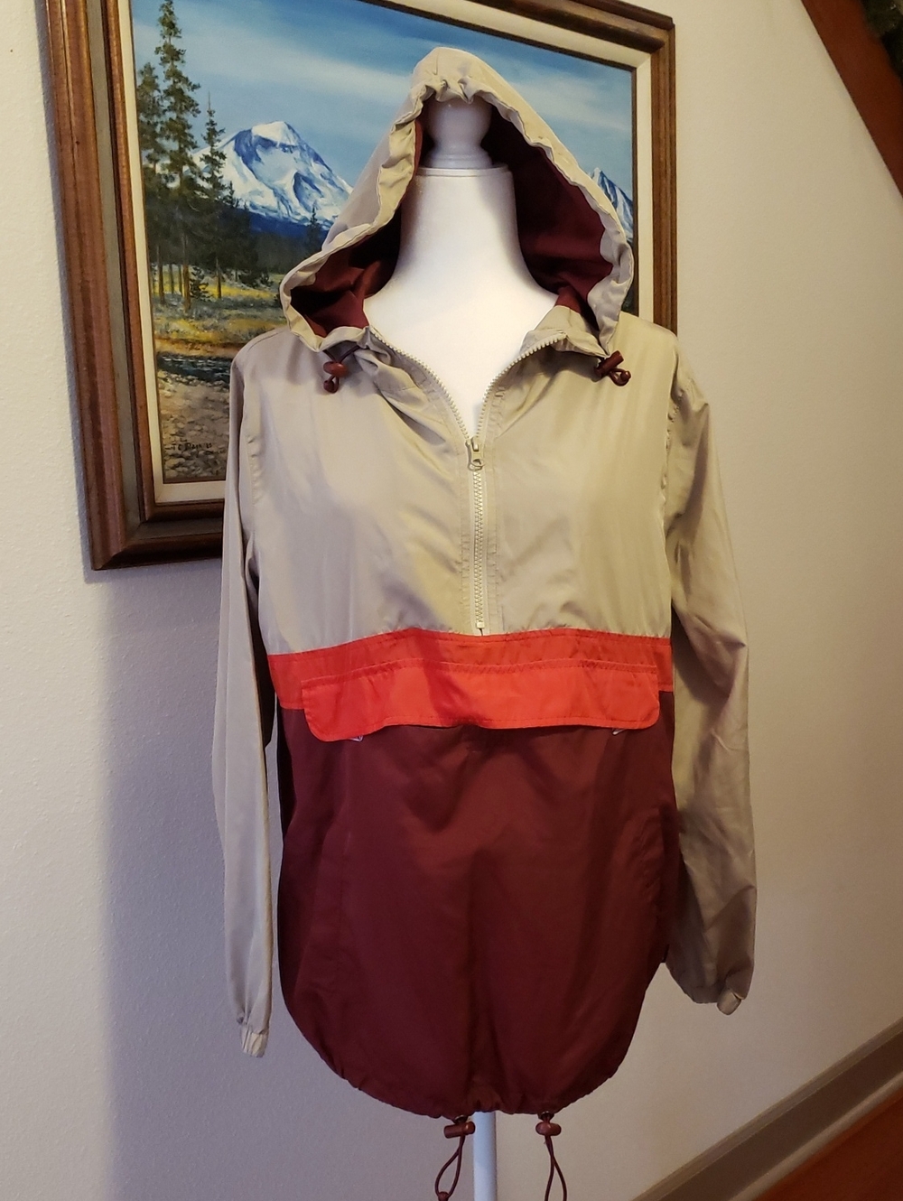 Men's Medium hooded lightweight windbreaker jacket. Beautiful Giant brand
